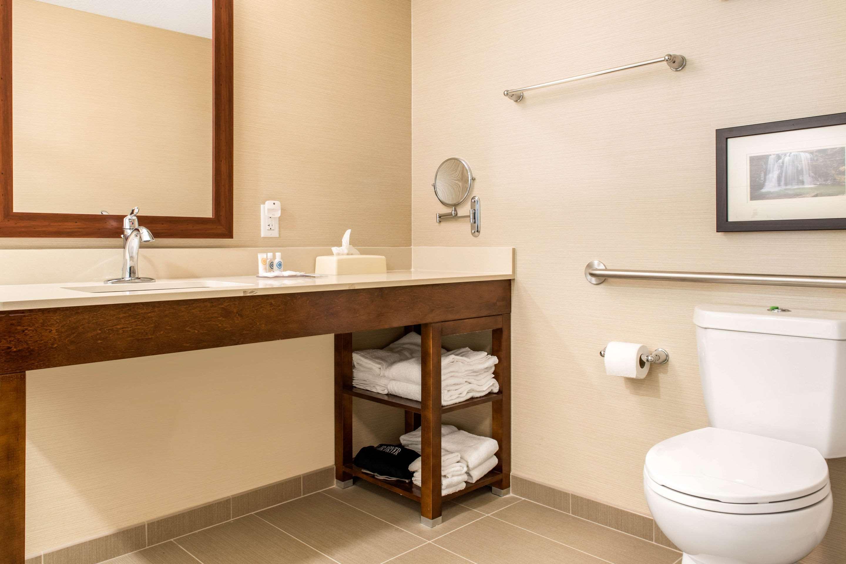 Comfort Suites Columbus Airport Екстер'єр фото
