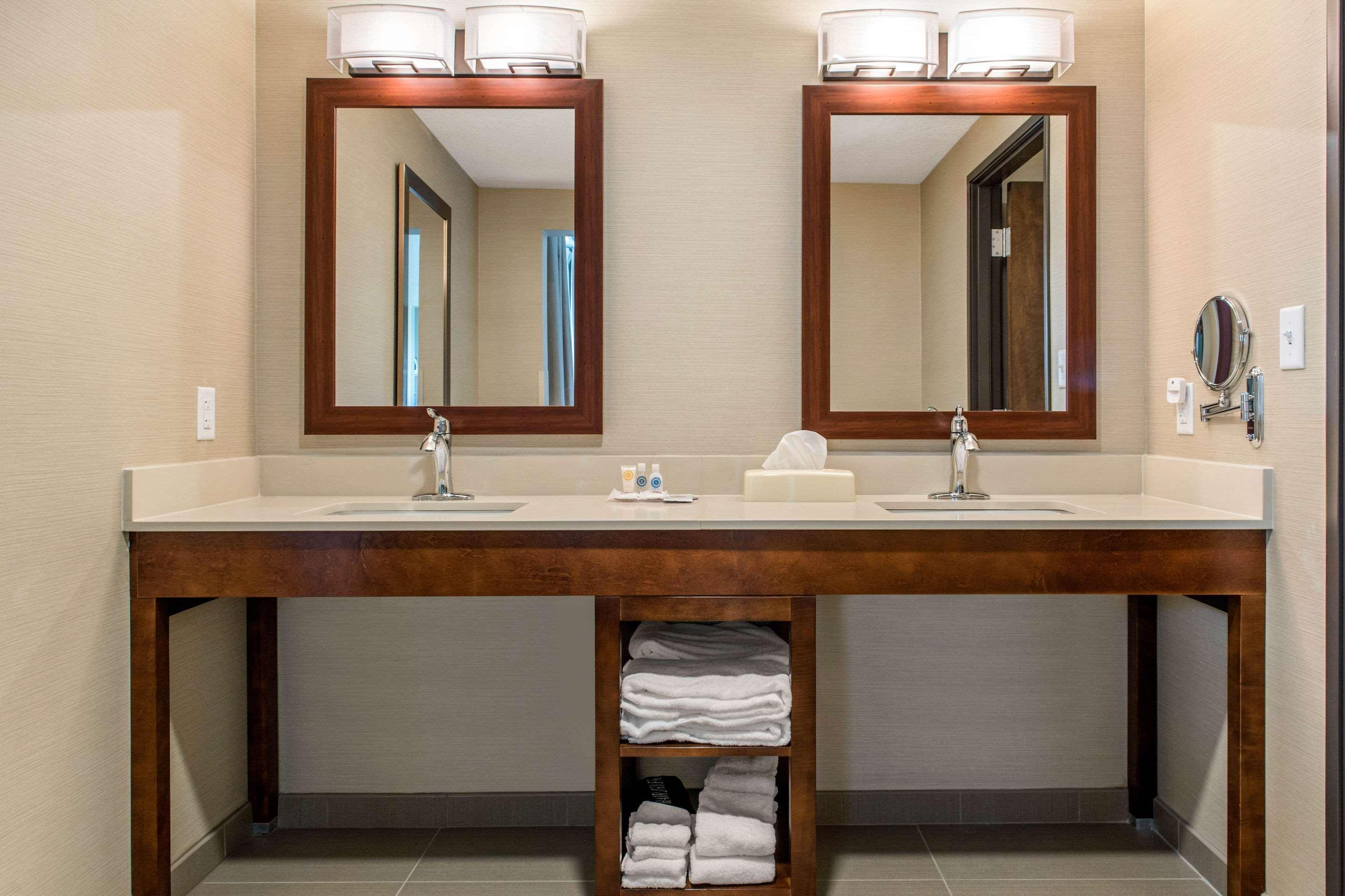 Comfort Suites Columbus Airport Екстер'єр фото