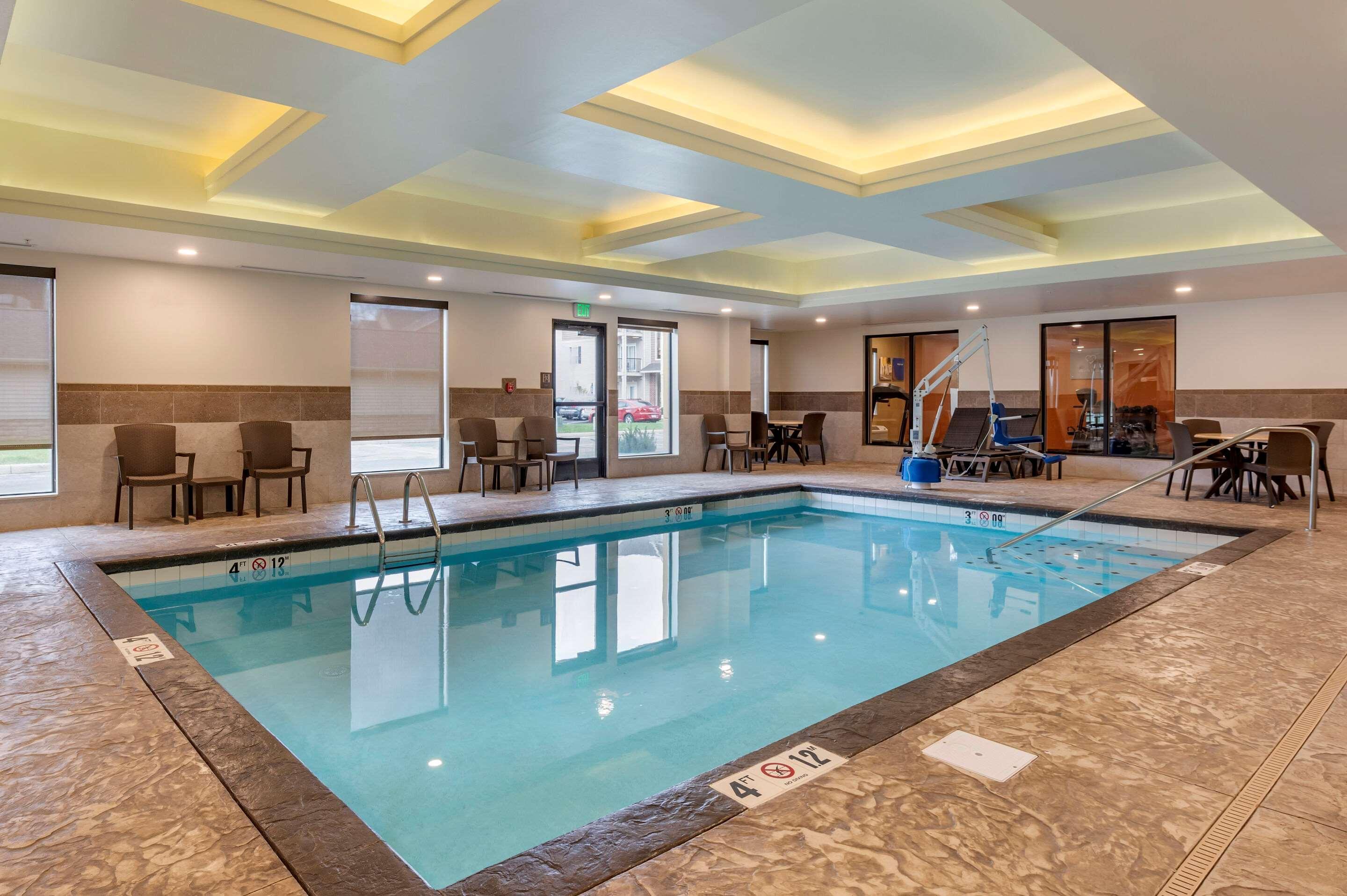 Comfort Suites Columbus Airport Екстер'єр фото