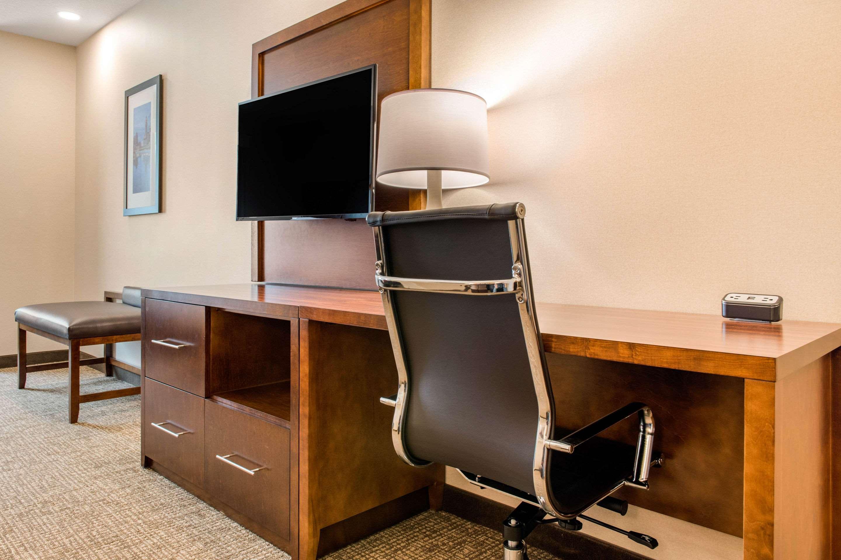 Comfort Suites Columbus Airport Екстер'єр фото